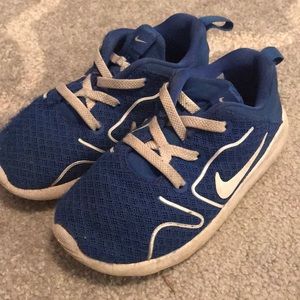 Boys Nike running shoes, slip-on